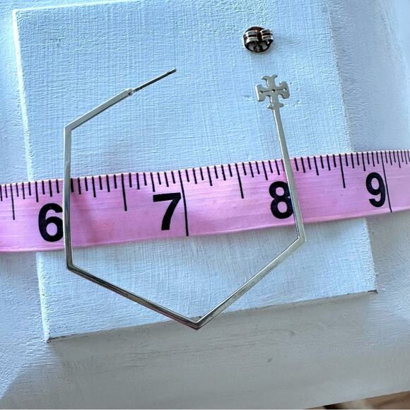 Tory Burch - Silver Reva Hexagon Logo Hoop Earrings - Picture 8 of 8